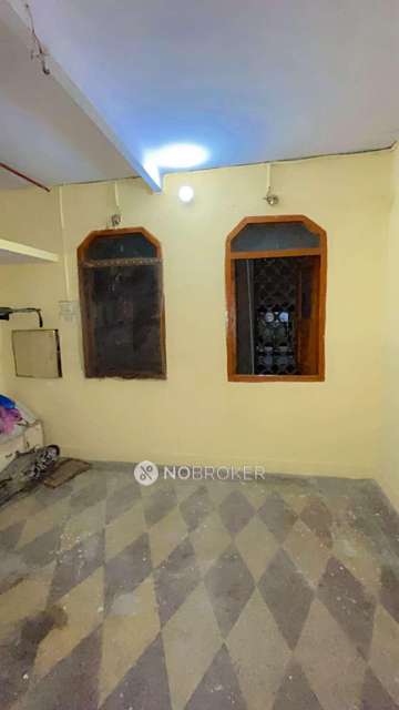 2 BHK Flat In Standalone Building  For Sale  In Sadar Bazaar