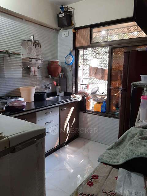 1 RK Flat For Sale  In  Malad East