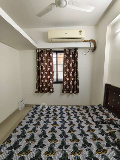 1 BHK Flat In Mhada Building  for Rent  In Goregaon West