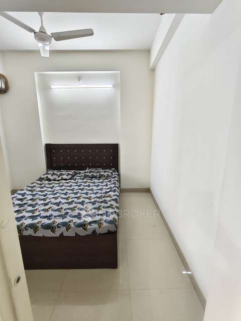 1 BHK Flat In Mhada Building  for Rent  In Goregaon West