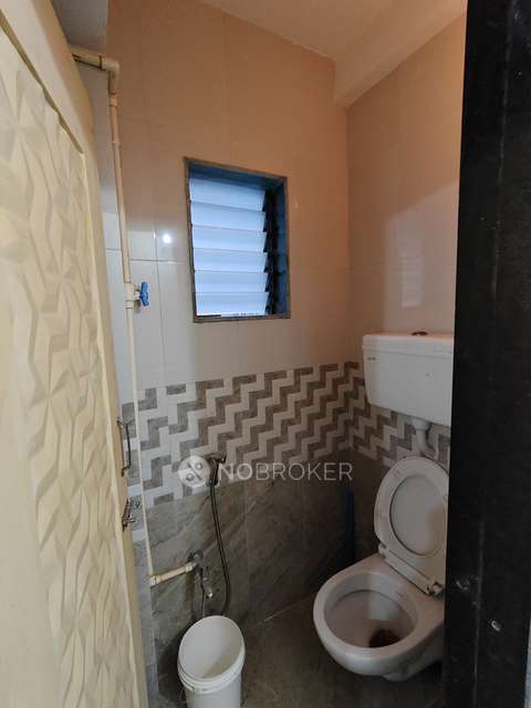 1 BHK Flat In Mhada Building  for Rent  In Goregaon West