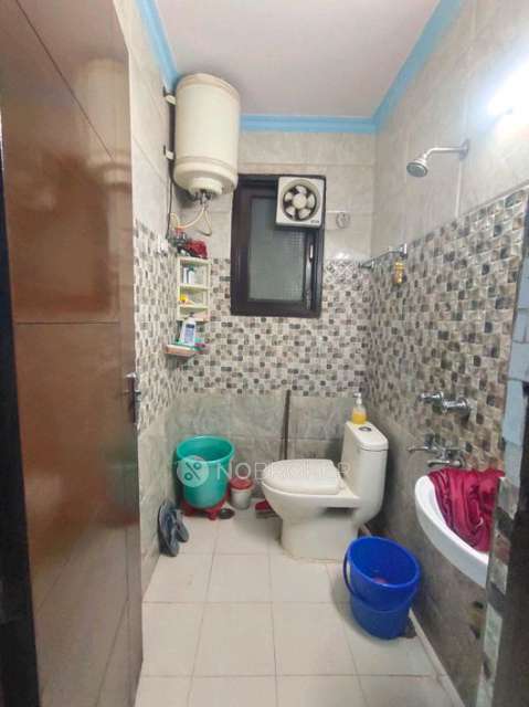 3 BHK Flat In Standalone Building  For Sale  In Kalkaji