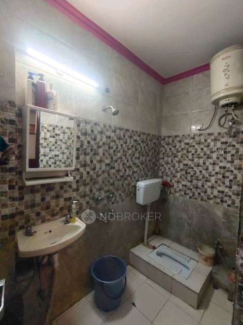 3 BHK Flat In Standalone Building  For Sale  In Kalkaji