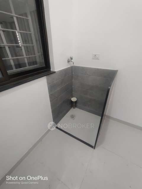 2 BHK Flat In Roshan Mileatone,thathwade for Rent  In Roshan Mileatone