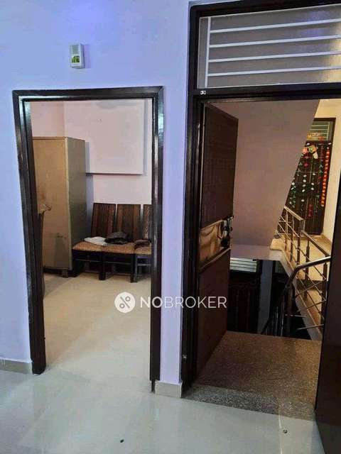 2 BHK Flat In B-7 Mansaram Park For Sale  In Uttam Nagar