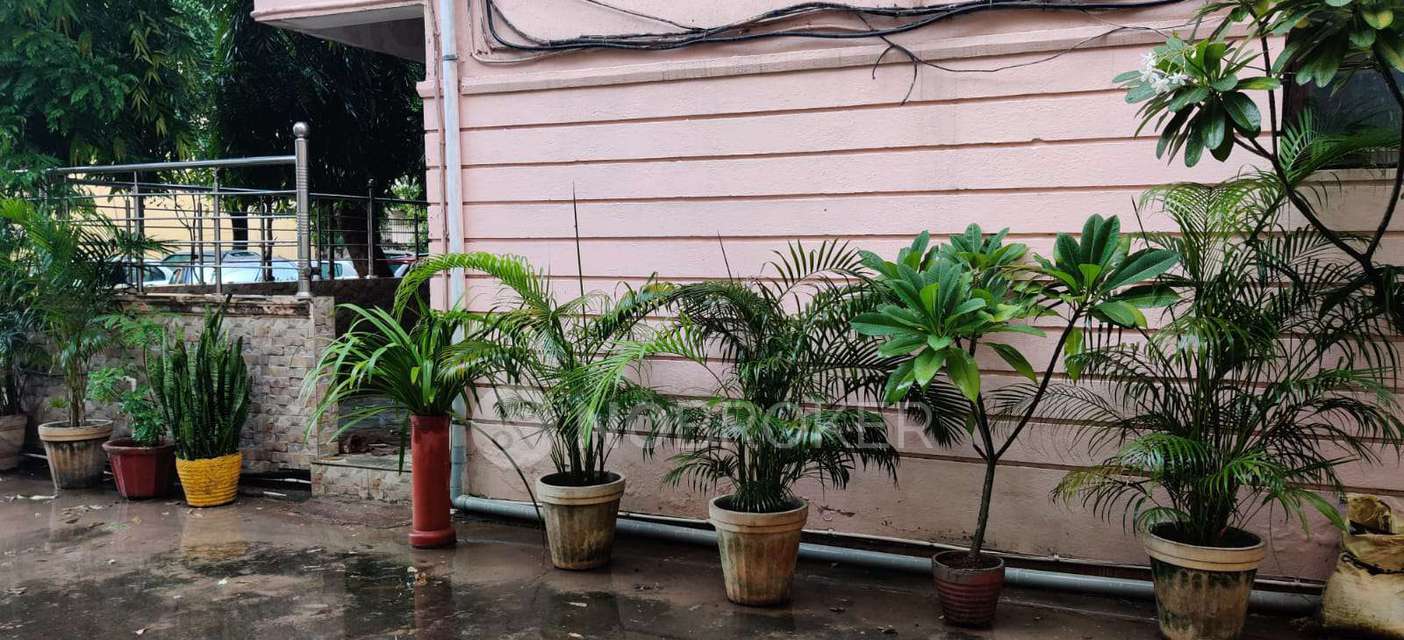 4 BHK Flat In Uppal Southend For Sale  In Sector 69