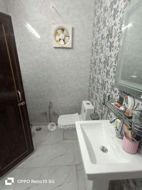 4 BHK Flat In Maruti Appartment For Sale  In Dilshad Colony New Simapuri, Dilshad Garden