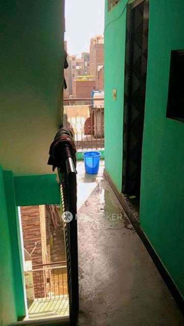 1 RK Flat In Sb for Rent  In Sangam Vihar, Wazirabad