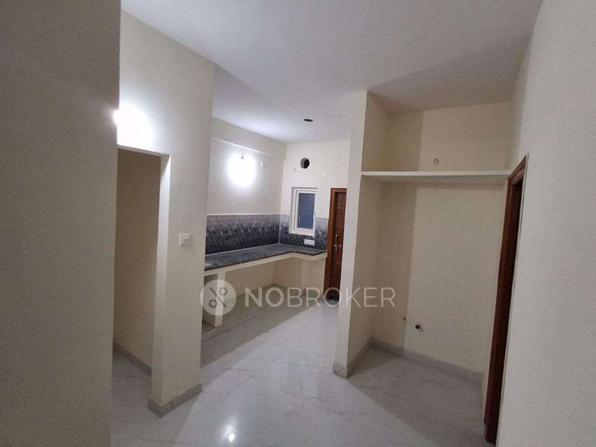 2 BHK Flat In Saraswathi  Heights     For Sale  In Kondapur