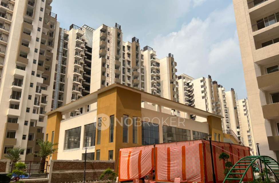 2 BHK Flat In Lesuire Park  For Sale  In Amrapali Leisure Valley