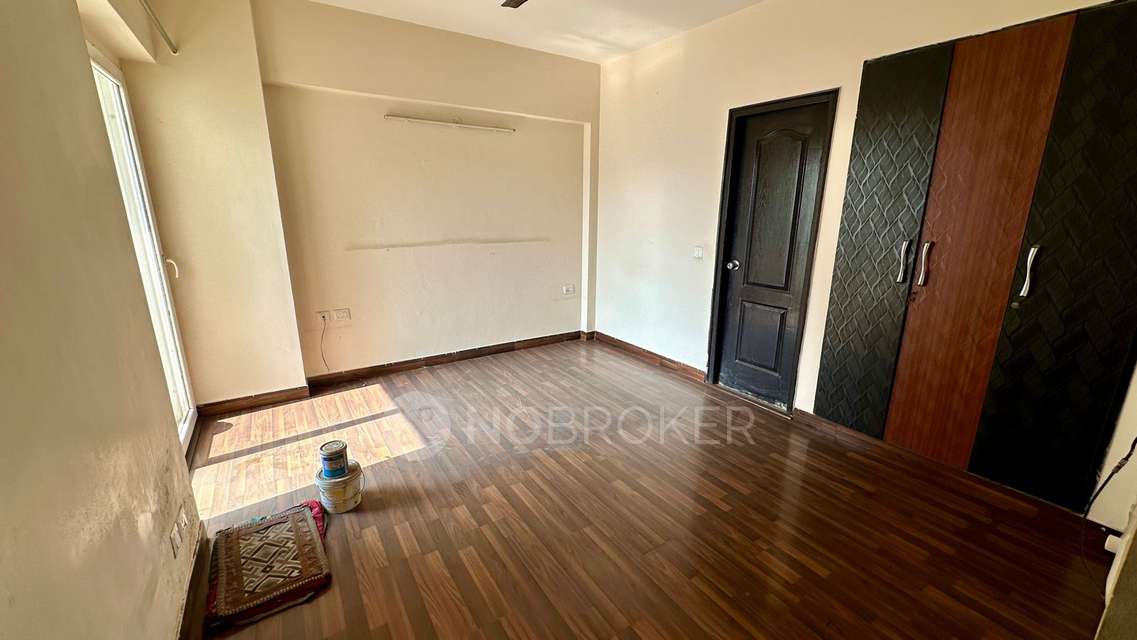 3 BHK Flat In Sethi Max Royal For Sale  In  Sector 76