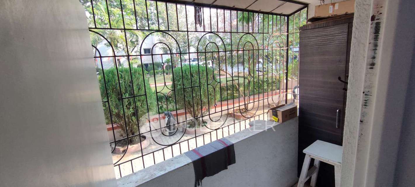 Single Room for Male In 2 BHK  In Swapnapurti Phase 1 In Pimpri-chinchwad,