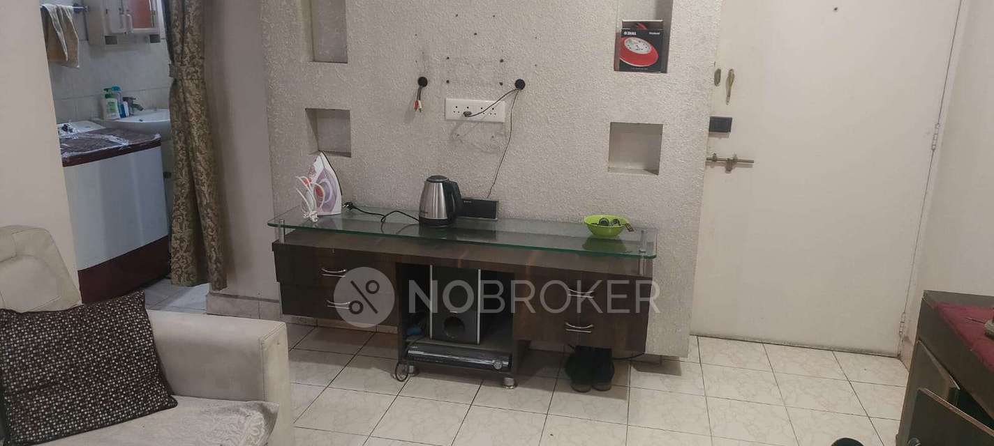 Single Room for Male In 2 BHK  In Swapnapurti Phase 1 In Pimpri-chinchwad,