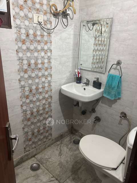 3 BHK Flat In Block U And V Shalimar Bagh Rwa For Sale  In Shalimar Bagh