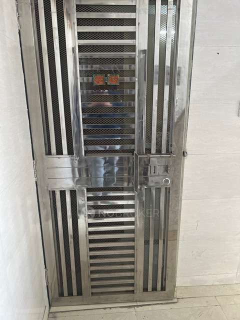 3 BHK Flat In Block U And V Shalimar Bagh Rwa For Sale  In Shalimar Bagh