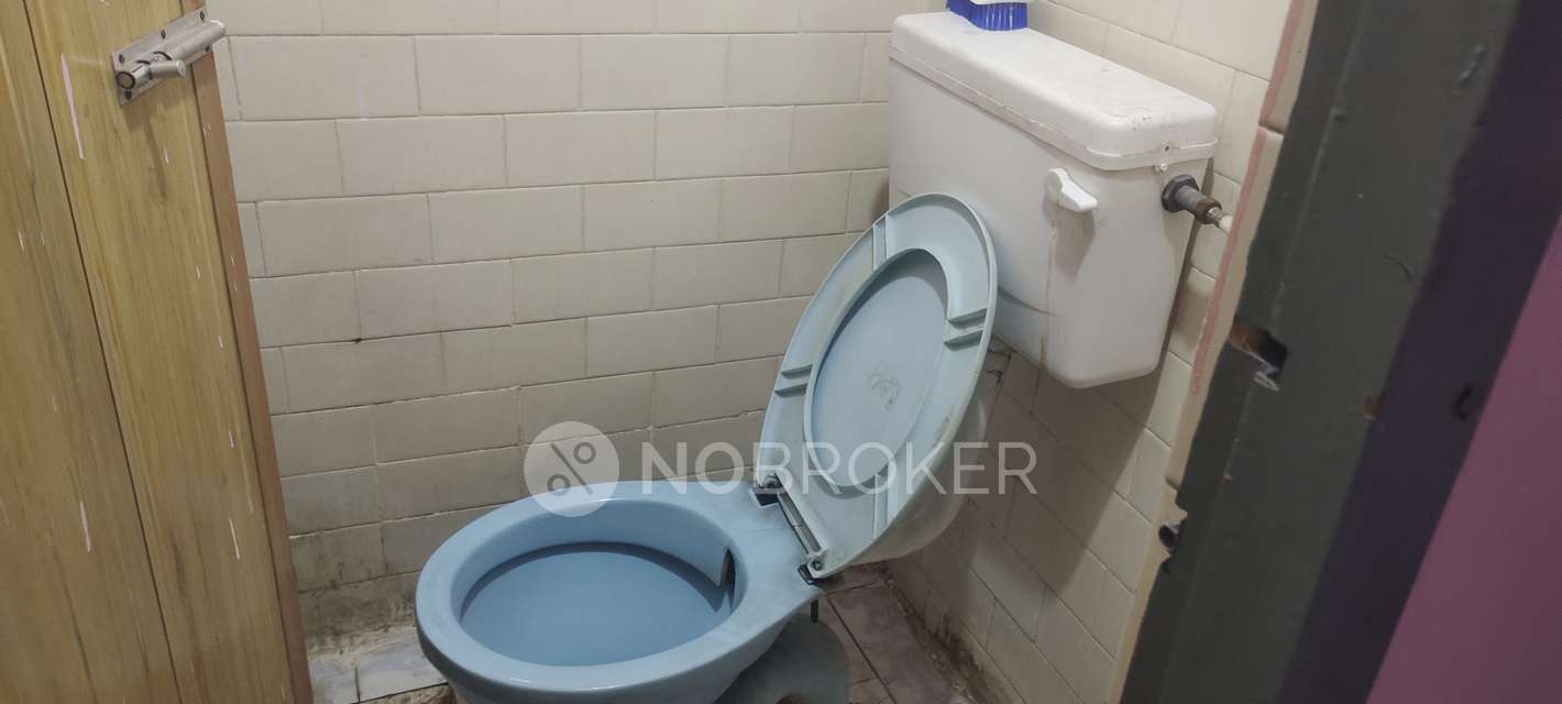 2 BHK Flat In Mohamood Apartment  For Sale  In Yousufguda