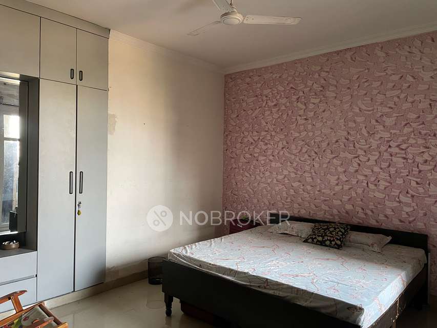 3 BHK Flat In Amrapali Sapphire for Rent  In Noida