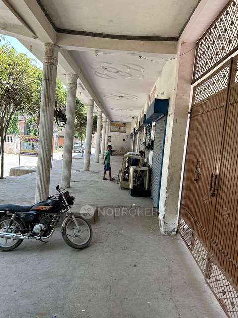 Shop in Sadullapur, Greater Noida for Rent 