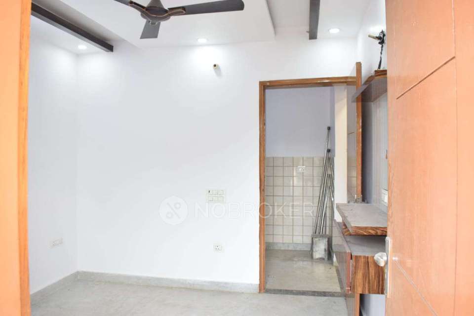 3 BHK Flat In Flat For Sale  In Rajgarh Colony