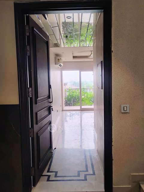 4 BHK Flat In Speedway Avenue For Sale  In Yamuna Expressway