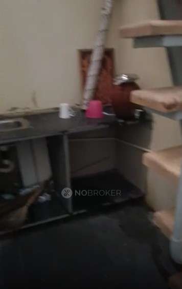 Showroom in Shop No.3, Alfaz Manzil, Hindustan Naka, Char Rasta, Kandivali West, Mumbai, Maharashtra 400067, India, Mumbai for Rent 