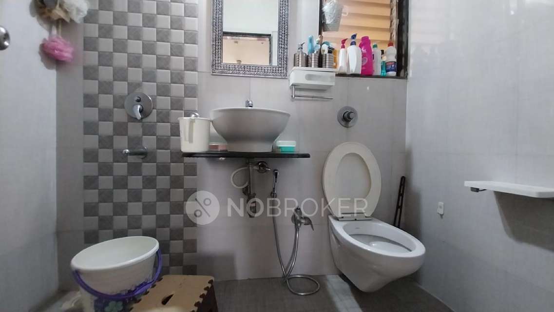 2 BHK Flat In Bhoomi Legend For Sale  In Kandivali East