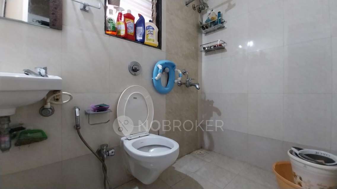 2 BHK Flat In Bhoomi Legend For Sale  In Kandivali East