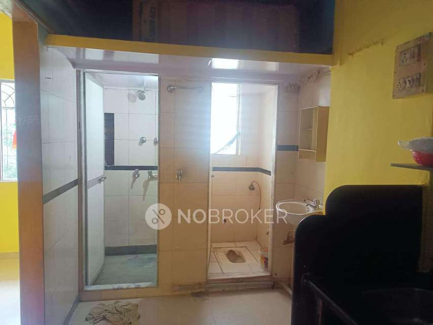 1 RK Flat In Sri Ram Society For Sale  In Mulund West