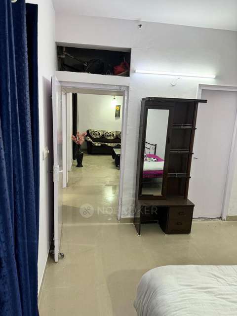 2 BHK Flat In Expessparkview 1 For Sale  In Sector Chi V