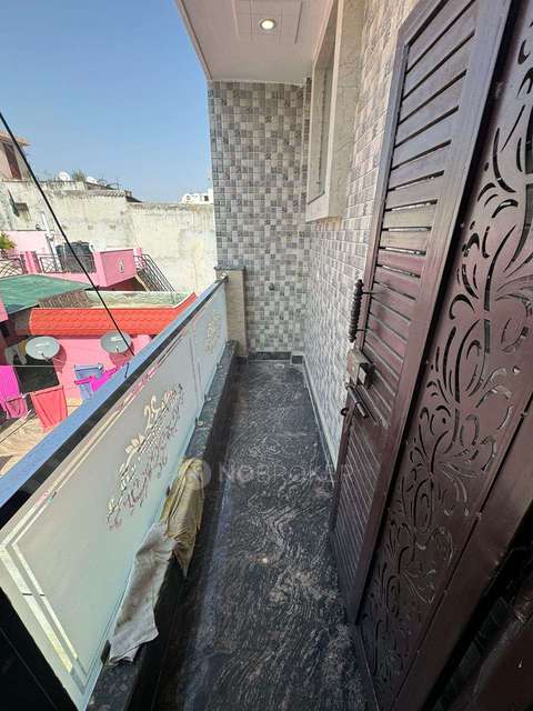 2 BHK Flat In Standalone Builing  For Sale  In Uttam Nagar