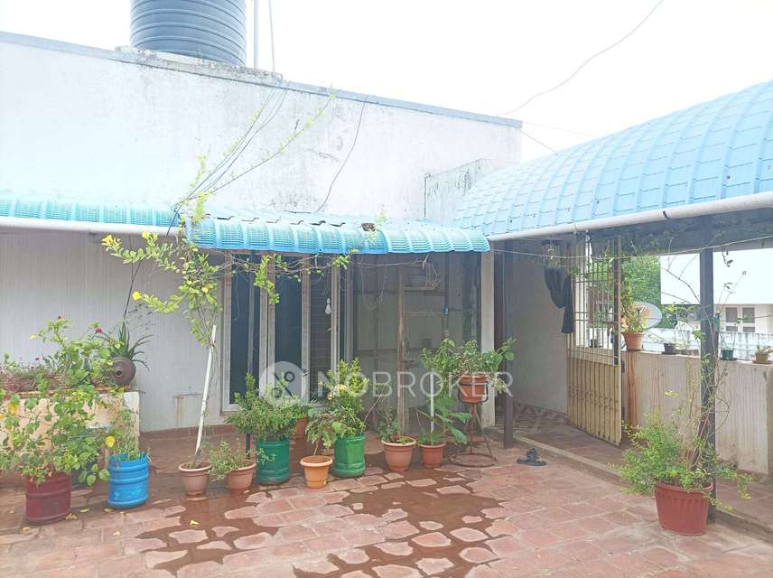 2 BHK Flat In Mithusha Apartment For Sale  In Kolapakkam