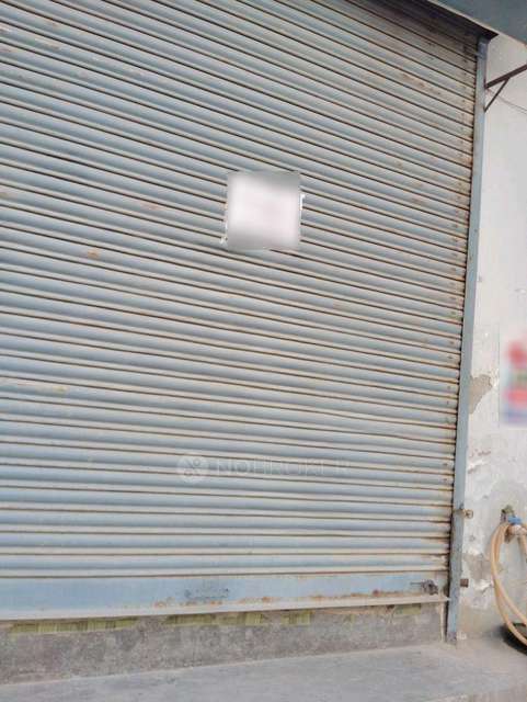 Shop in Gaur City 2, Ghaziabad for Rent 