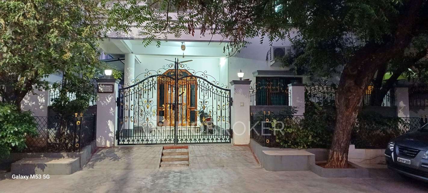 4 BHK House For Sale  In Saket Colony Phase 2