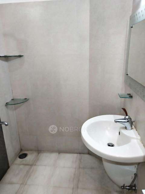 2 BHK Flat In Green Park, Green Park Extension For Sale  In Green Park Extension