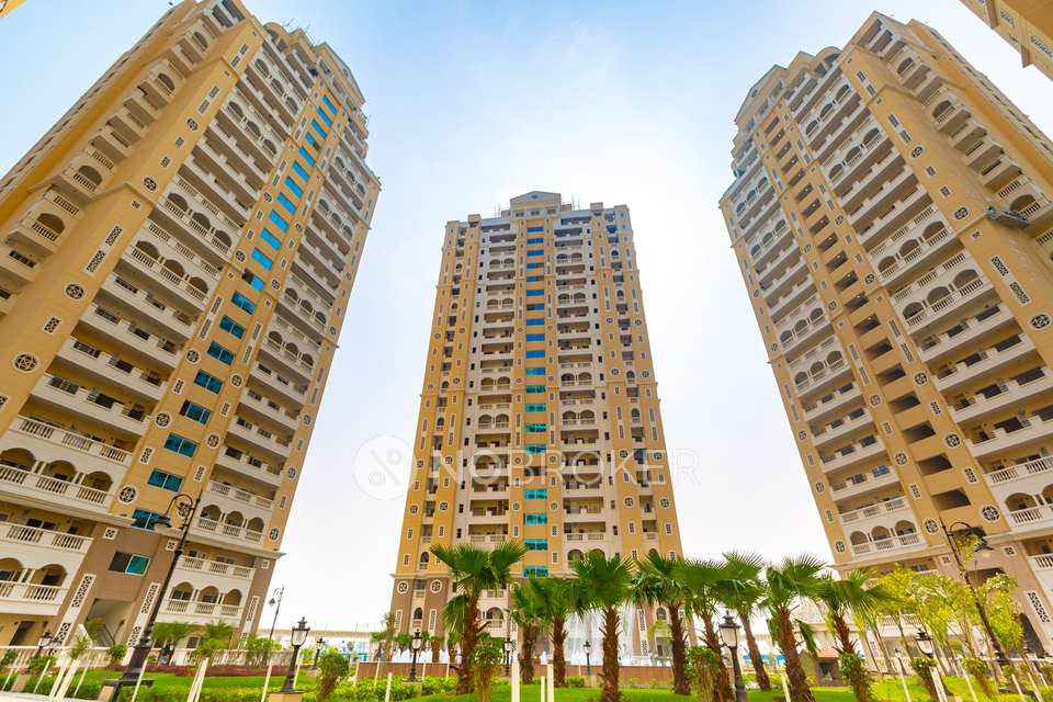 3 BHK Flat In Purvanchal Royal City Phase 1 For Sale  In Chi V