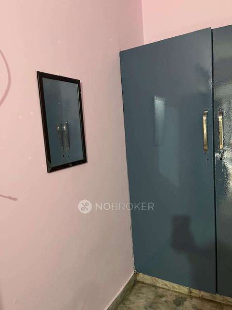 PG for Girls in Nawada Metro Station