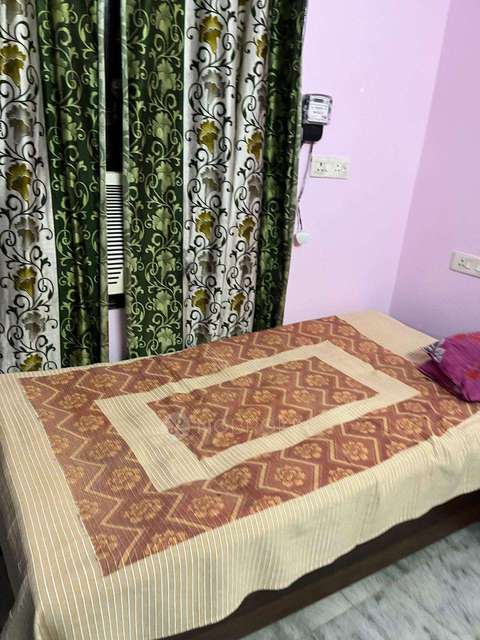 PG for Girls in Nawada Metro Station