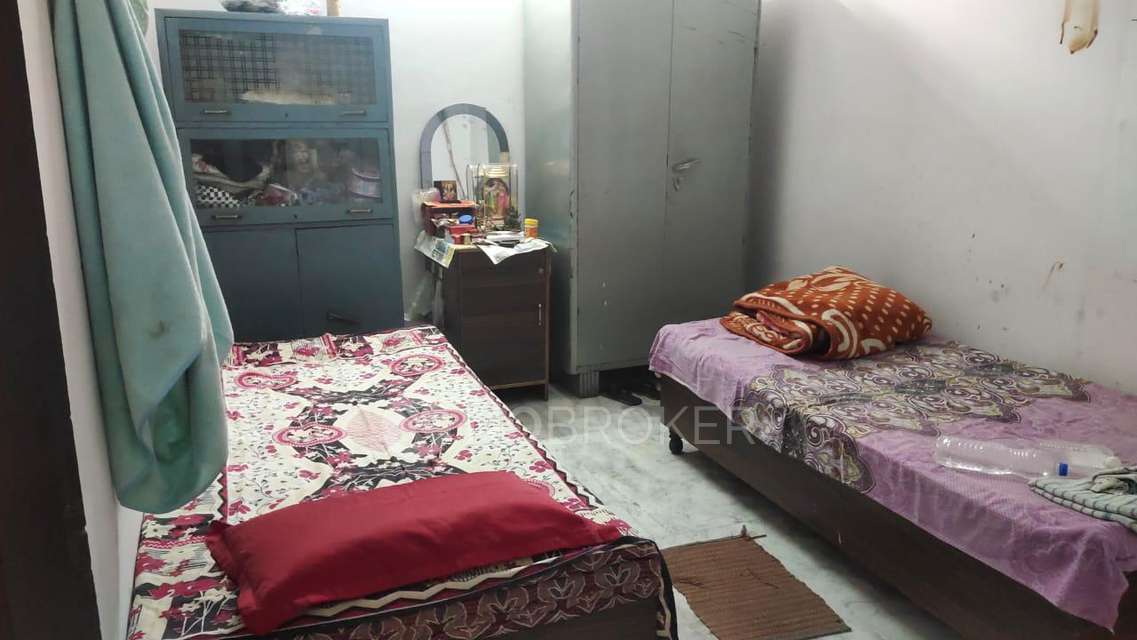 PG for Girls in Nawada Metro Station