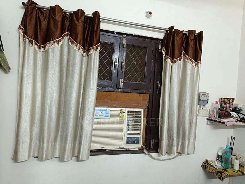 PG for Girls in Nawada Metro Station