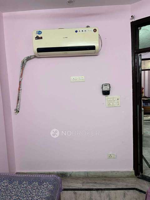 PG for Girls in Nawada Metro Station