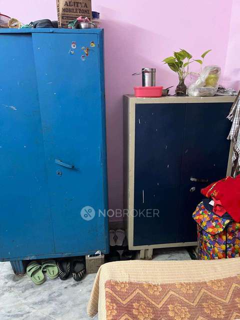 PG for Girls in Nawada Metro Station