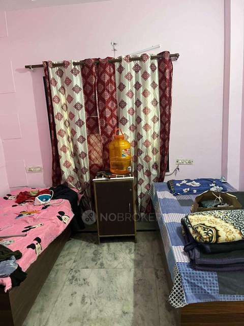 PG for Girls in Nawada Metro Station