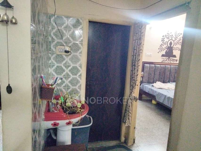2 BHK Flat In Gandhi Estates,  For Sale  In Serilingampalle , 