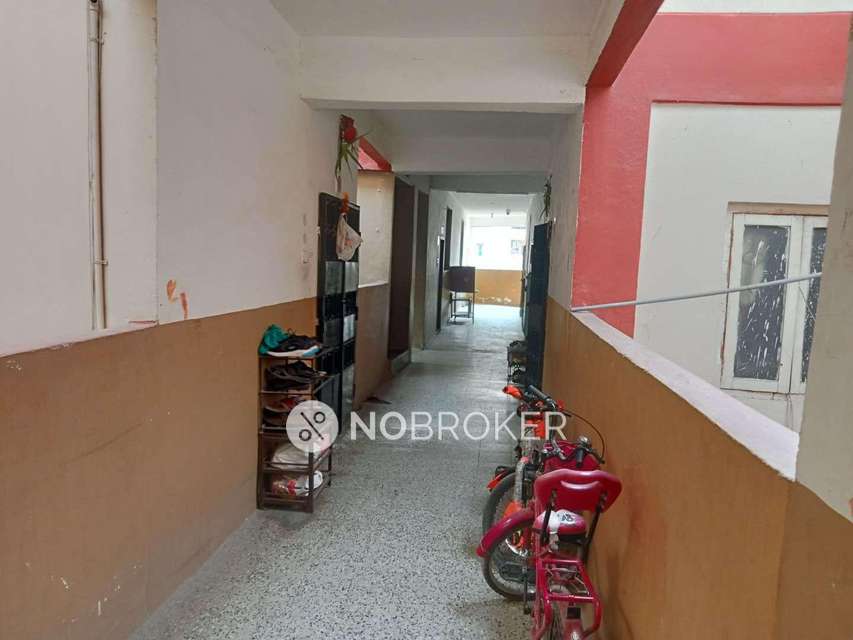 2 BHK Flat In Gandhi Estates,  For Sale  In Serilingampalle , 