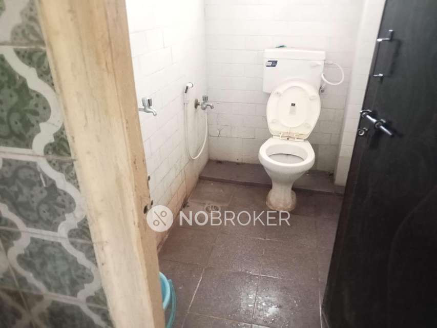 2 BHK Flat In Gandhi Estates,  For Sale  In Serilingampalle , 