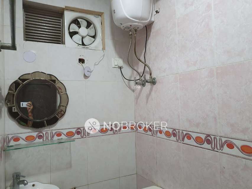 2 BHK Flat In Standalone Building   For Sale  In Rajinder Nagar