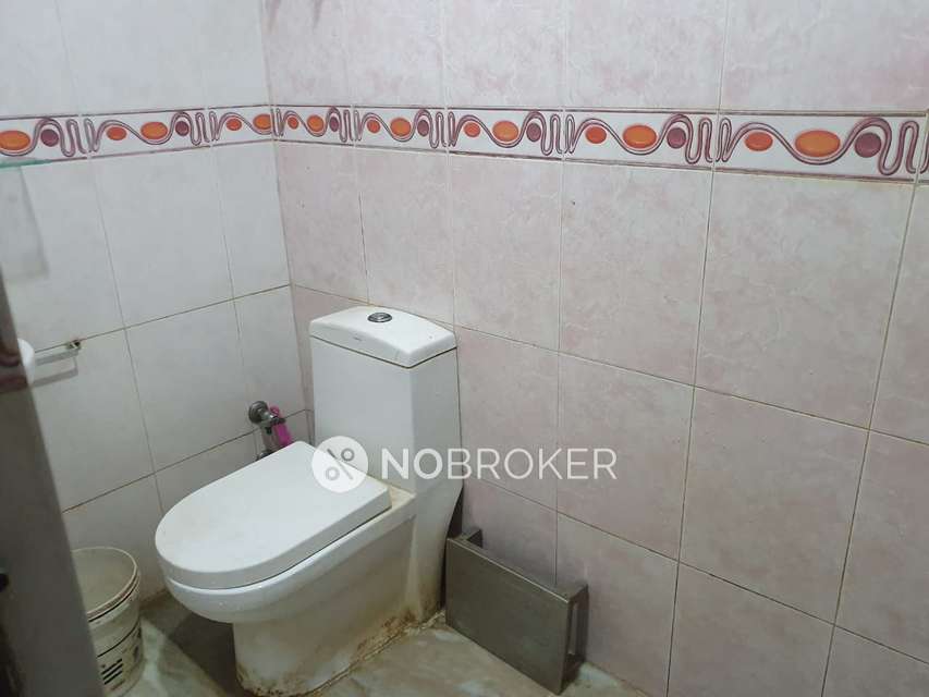 2 BHK Flat In Standalone Building   For Sale  In Rajinder Nagar