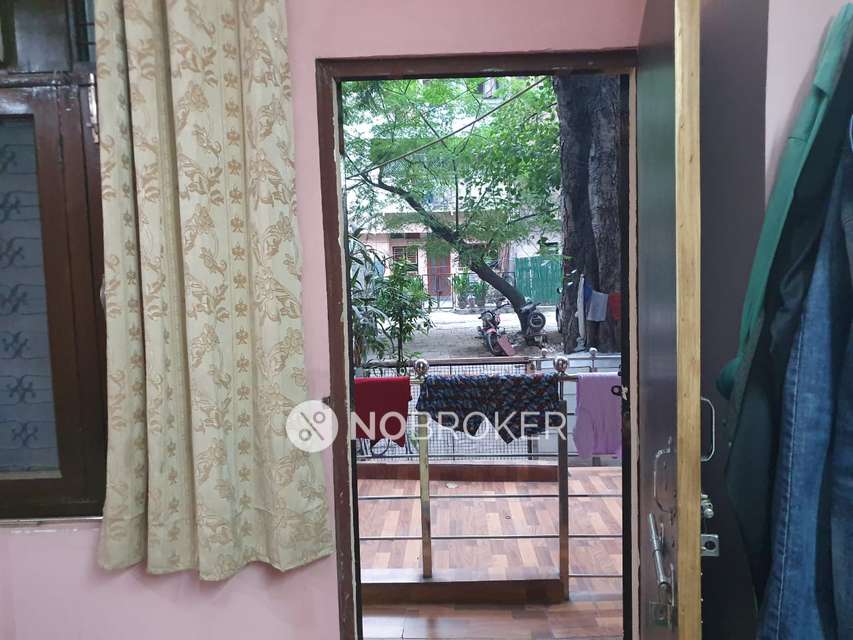 2 BHK Flat In Standalone Building   For Sale  In Rajinder Nagar