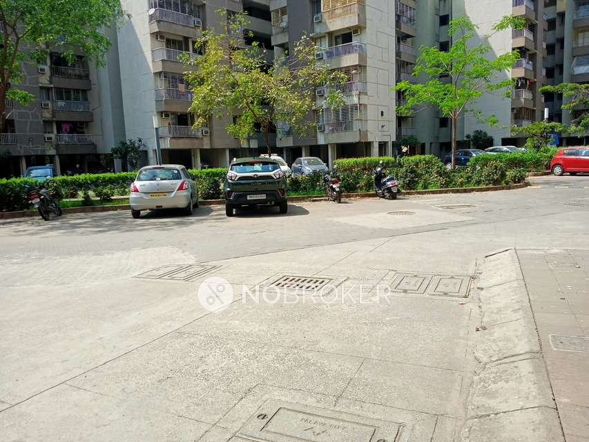 1 BHK Flat In Oceania Chs For Sale  In Nilje Gaon, 