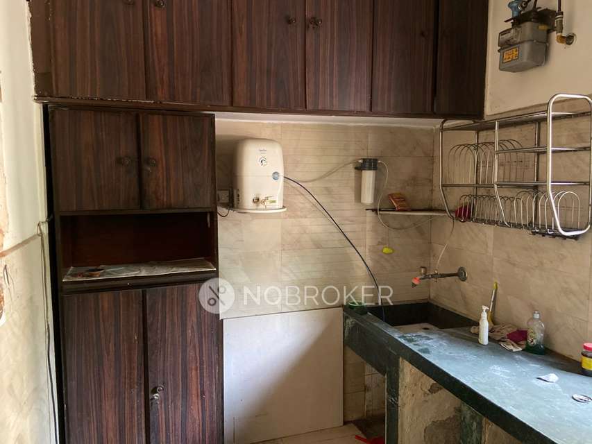 2 BHK Flat In Uday Building  For Sale  In  Vashi